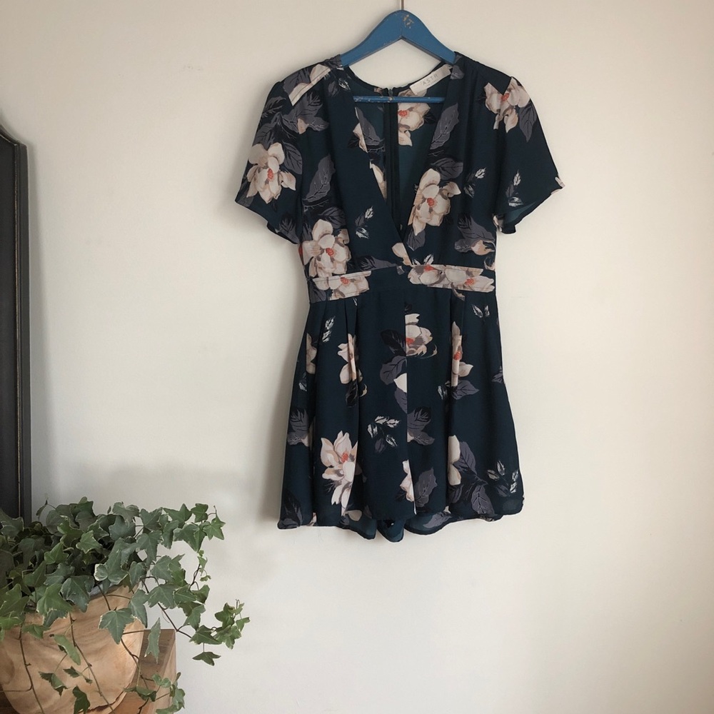 ASTR The Label Plunging floral romper